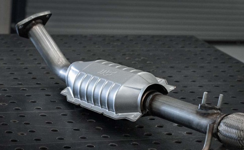 MagnaFlow Direct Fit Catalytic Converter 96-99 Taurus 3.0L