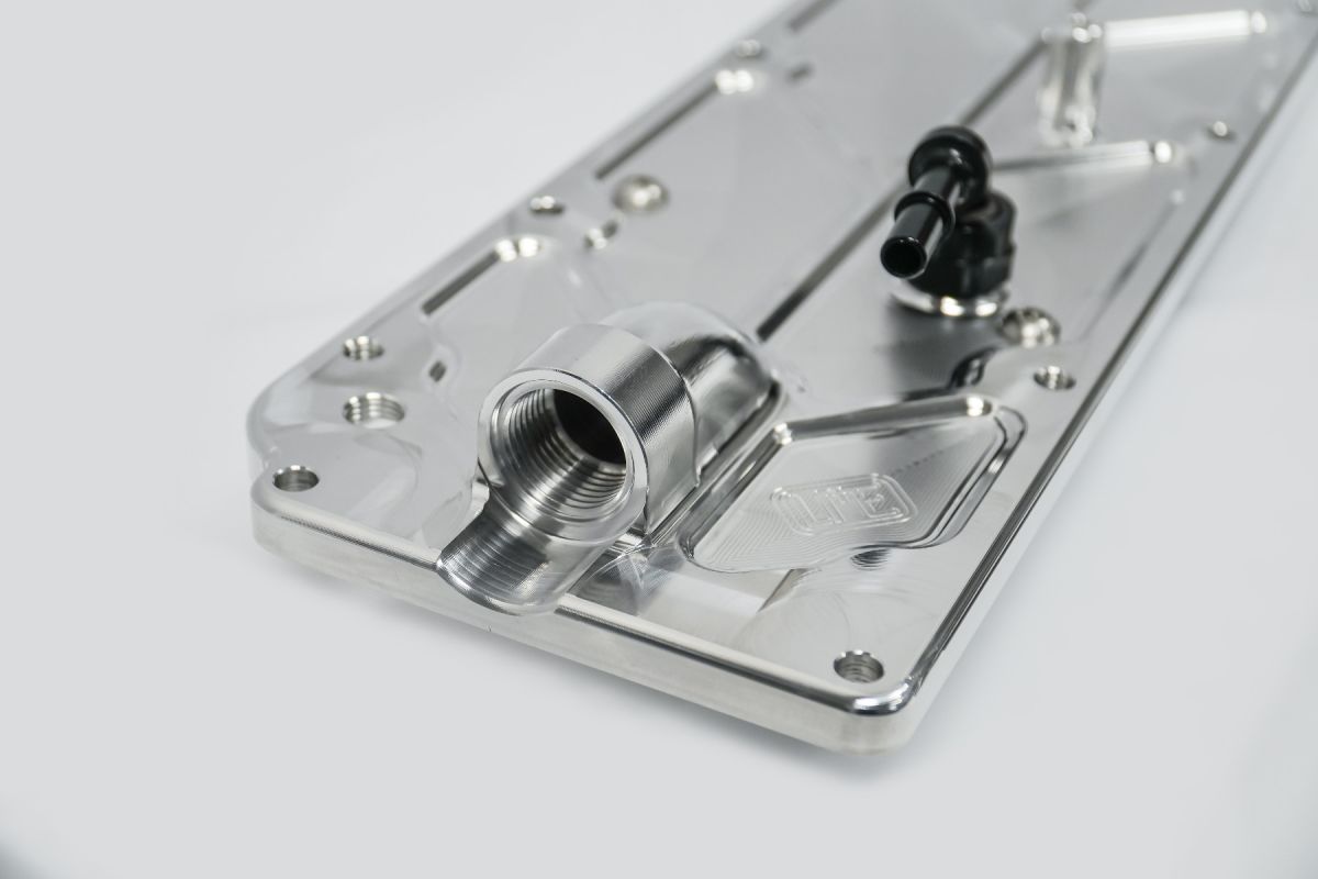 C8 LT2 BAFFLED BILLET VALLEY COVER