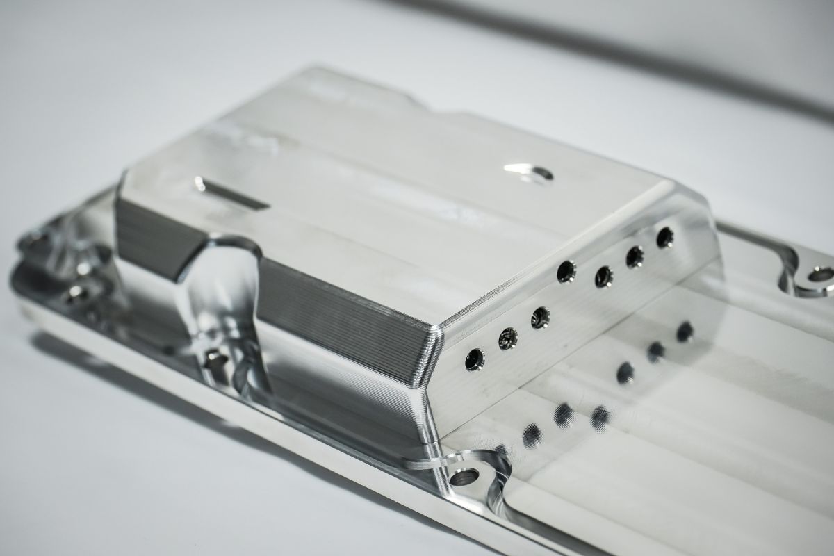 C8 LT2 BAFFLED BILLET VALLEY COVER